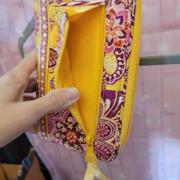 VERA BRADLEY - Picture 7 of 8